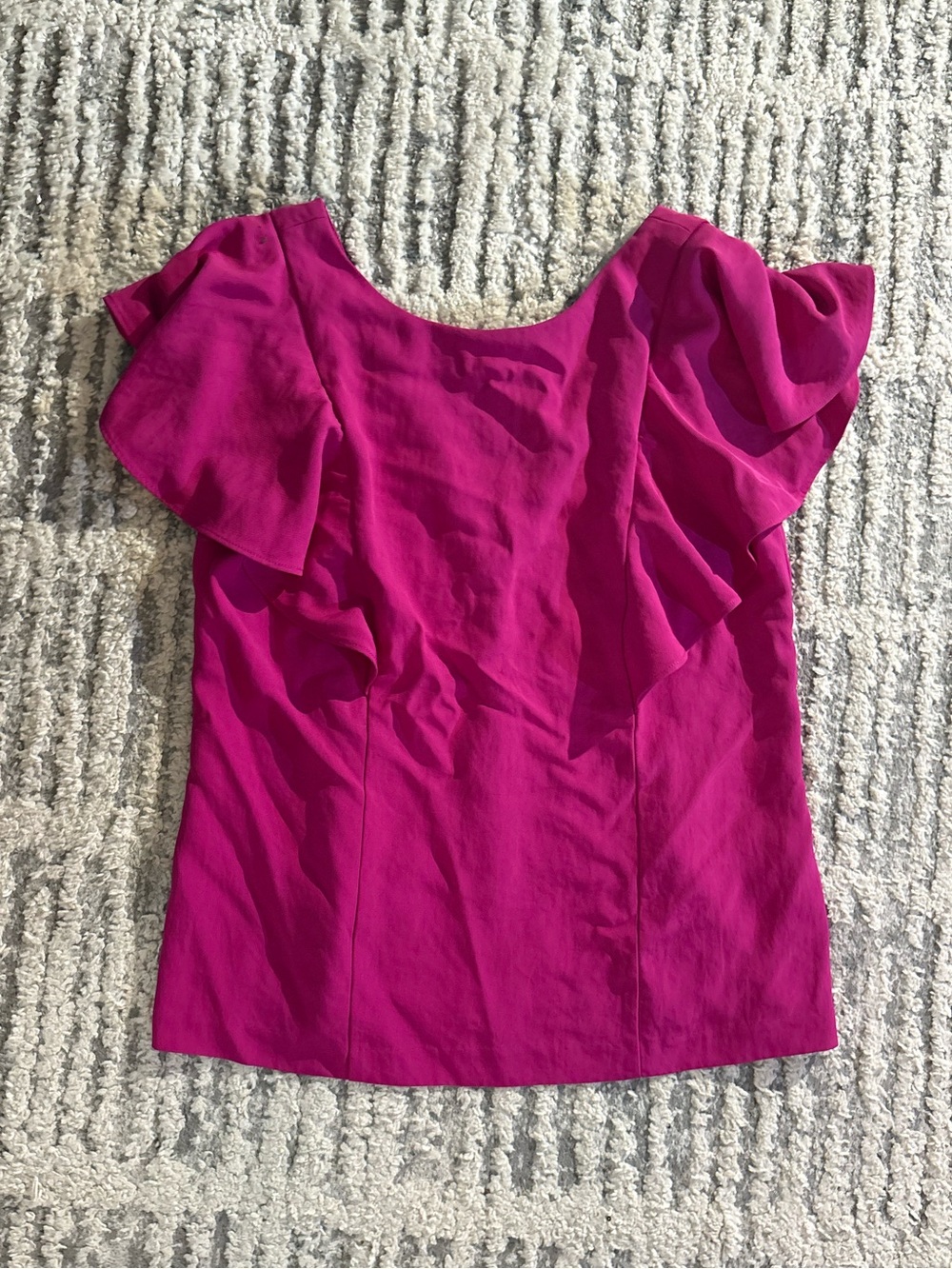 Banana republic pink ruffle back zip top blouse size 4